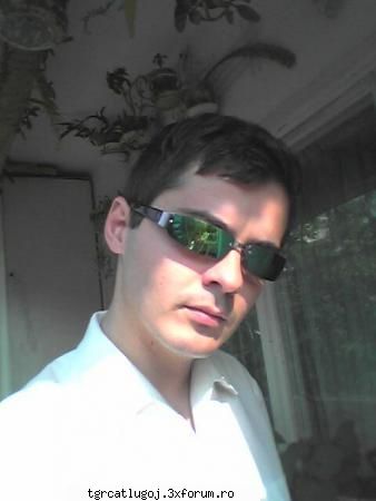 eu pendulez intre lucru scoala si am vreme mai ies la o terasa, mai stau pana tarziu la ies in