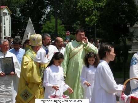 revin cu poze de la hramului de la catedrala (pogorarea sf. spirit) ... anul acesta invitat a fost